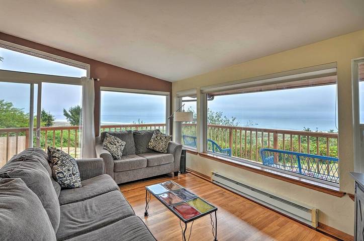 Vacation rental for 6 people, with yard and hot tub, with pets in Humboldt County