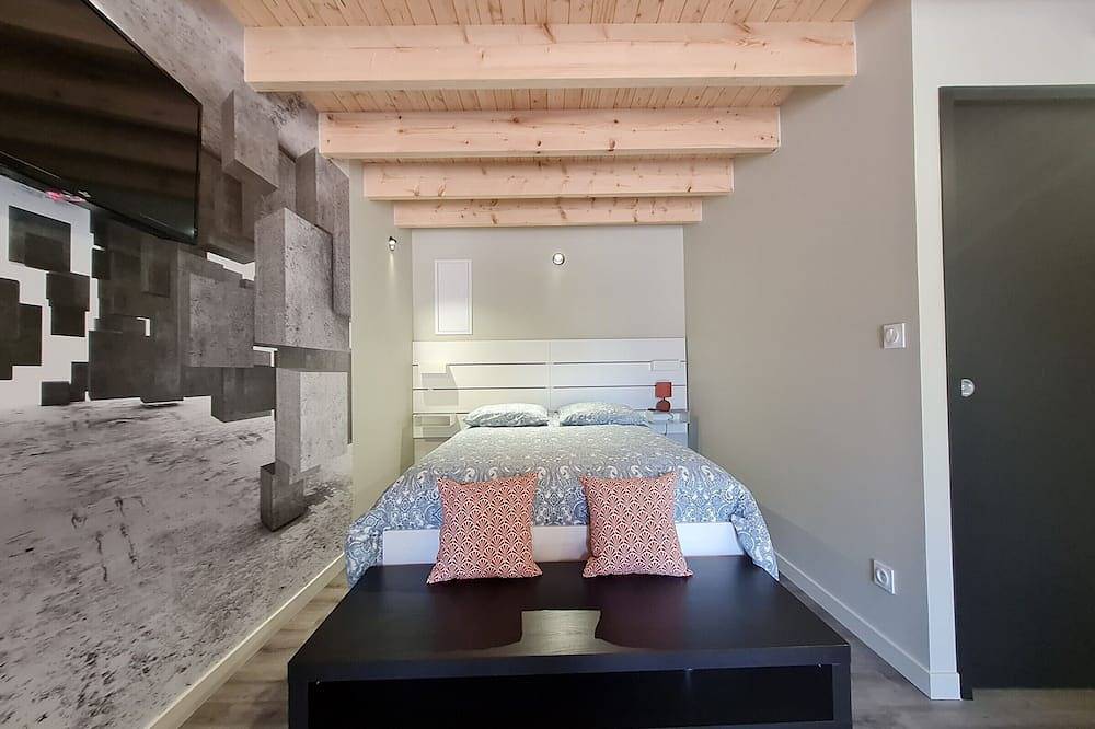 Charmant studio rénové avec mezzanine, cour privative et parking à Rochetrejoux in Rochetrejoux, Vallée de la Loire