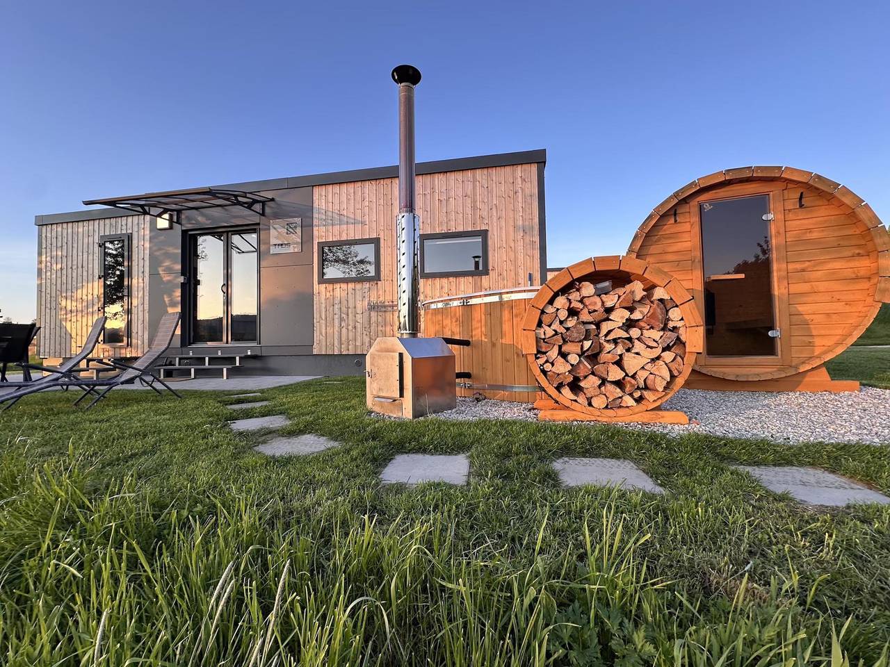 Feriendorf Seeblick - Chalet mit Sauna & Hottub in Neunburg vorm Wald, Naturpark Oberpfälzer Wald