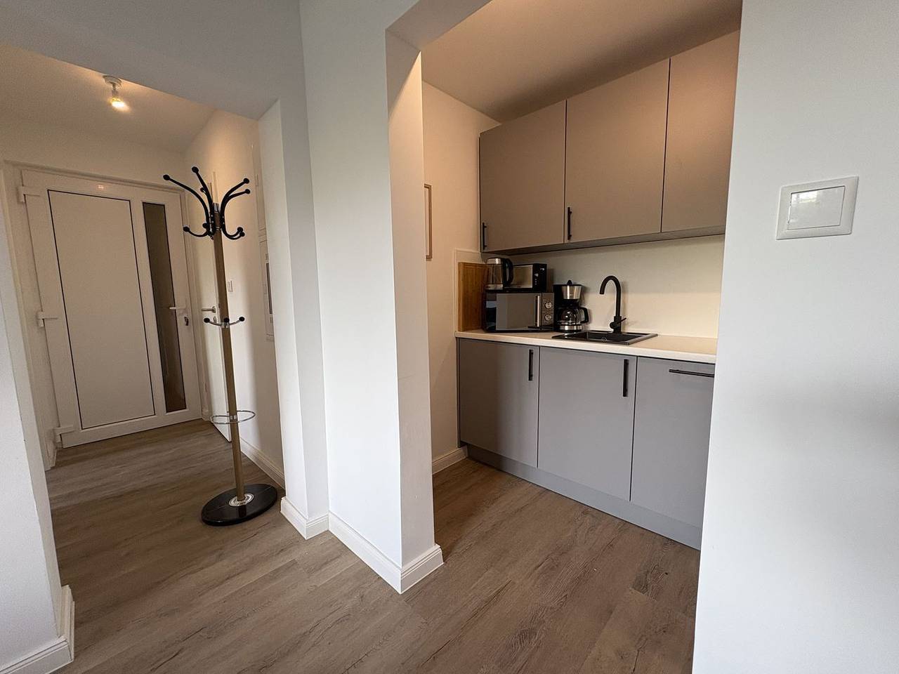 Apartamento inteiro, "Stranddistel" Ferienhaus mit 5 Wohneinheiten...
ca.850 m vom feinen Dahmer Sandstrand entfernt! in Dahme, Ostholstein