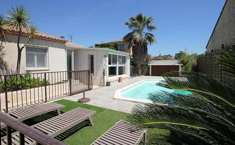 Villa pour 6 personnes, avec Terrasse ainsi que Jardin et Piscine à Aigues-Mortes