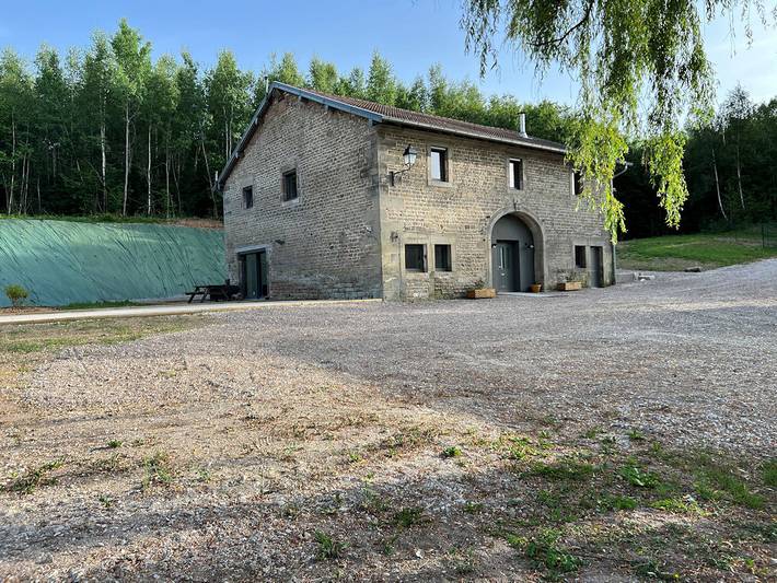 Gîte pour 10 personnes, avec terrasse et jardin ainsi que sauna et jacuzzi, animaux acceptés - 1
