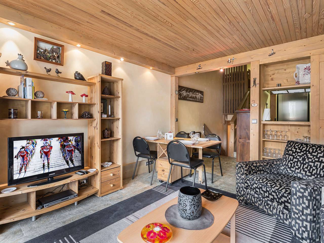 Entire apartment, Family duplex apartment near slopes in Courchevel with parking in Courchevel 1650 (Moriond), Saint-Bon-Tarentaise