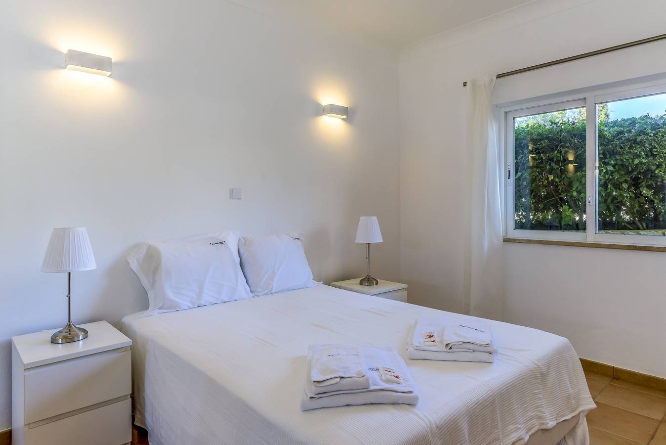 Entire apartment, Holiday apartment for 5 people with terrace in Praia da Luz, Faro District