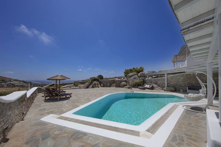 Location de vacances pour 9 personnes, avec Terrasse et Jardin dans Kalafatis