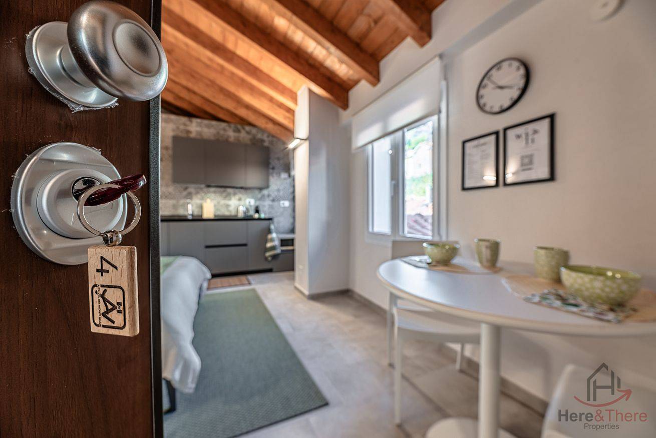 Entire apartment, [Alta Via 4] Free Parking • Sea 20 min • A/C in Altare, Savona Province