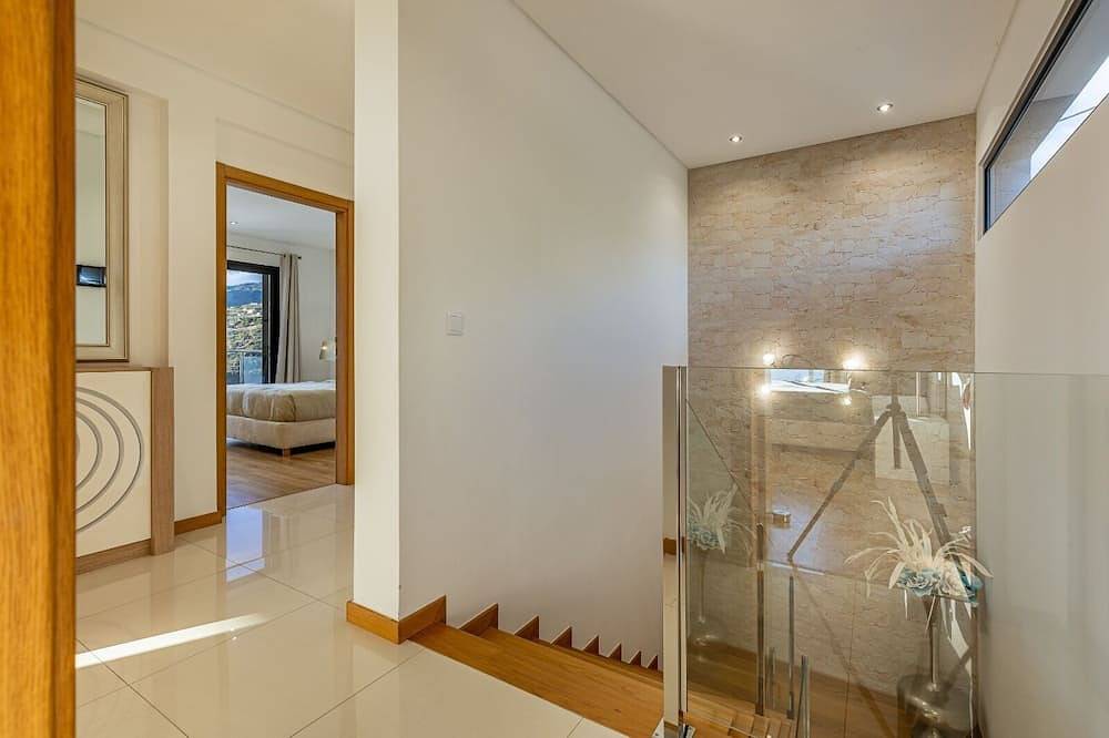 Haus auf der Blumeninsel zwischen Himmel und Meer. Aussergewöhnliche Sichten in Pináculo, Ribeira Brava