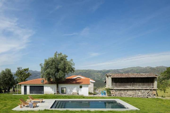 Casa de férias para 12 pessoas, com jardim e piscina e ainda vista, com animais de estimação em Cabeceiras de Basto (Região)