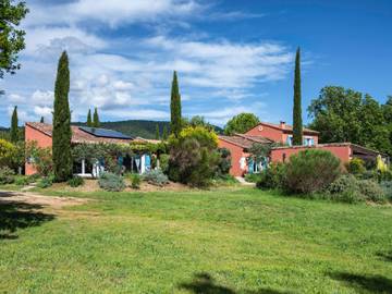 Location de vacances pour 4 personnes, avec jardin à Aups