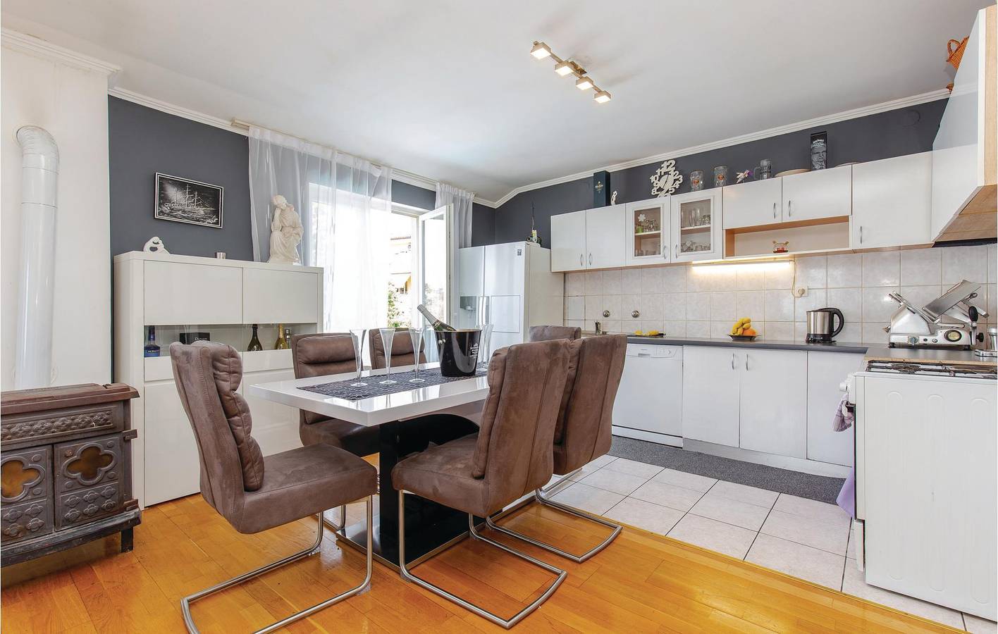 Ganze Ferienwohnung, Ferienwohnung für 6 Personen mit Terrasse in Vrh Martinscice, Primorje-Gorski Kotar