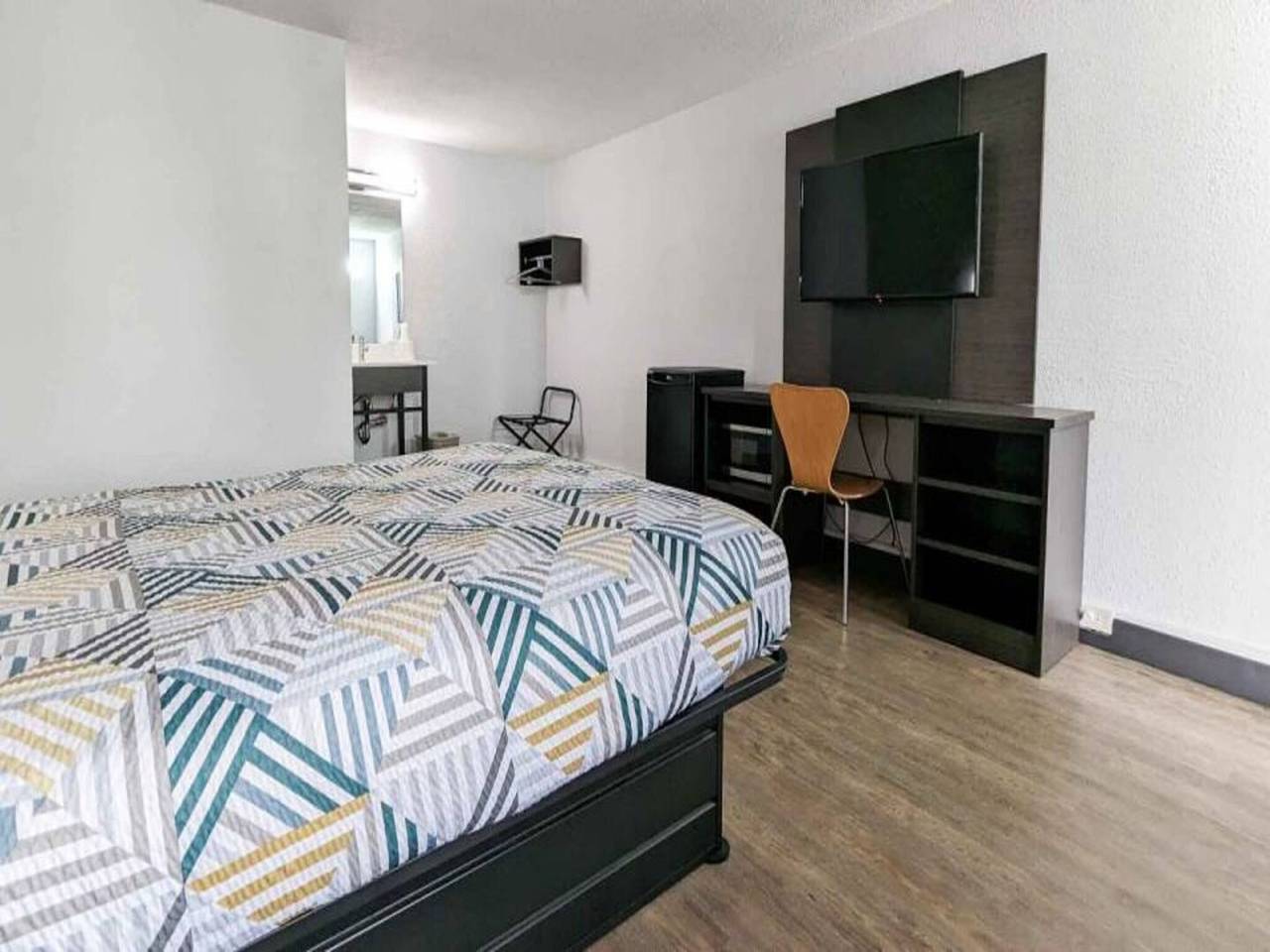 Apartamento entero, 1 cama tamaño queen | Adaptado para personas con discapacidad / Bañera / Microondas in Massachusetts