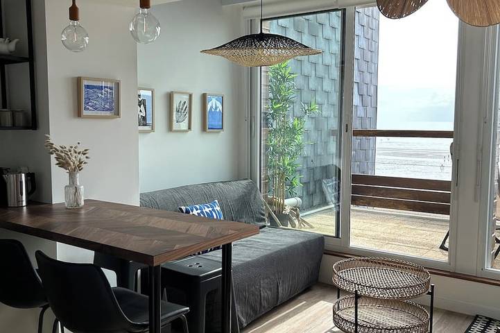 Appartement entier, Vue sur Mer, Appartement Rénové au Coeur de la Station Balnéaire in Agon-Coutainville, Région de Coutances