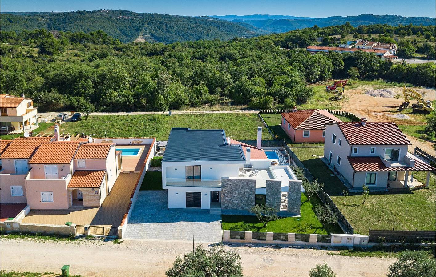Spacious 1-Bedroom Apartment with Pool near Montrin and Maslinova Grana in Kaštel (Plovanija), Buje