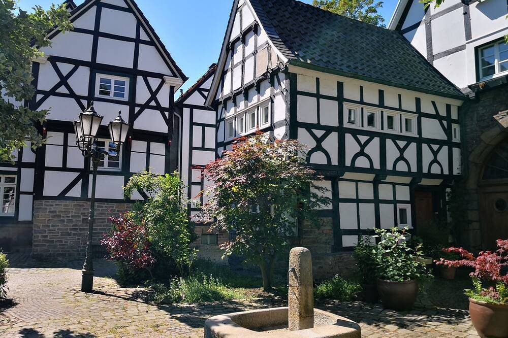Entire apartment, Apartment-Designer-Ensuite with Bath-Garden view-Alte Tischlerei Ii in Alt-Wetter, Wetter (Ruhr)