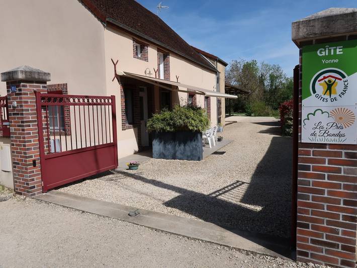 Gîte pour 4 personnes, avec terrasse dans Yonne