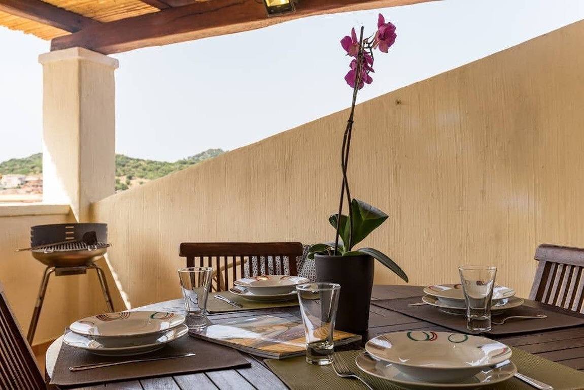 Ganze Wohnung, Ferienwohnung Perugino mit Terrasse, Balkon, A/C & Wlan in Crabonaxa/Villasimius, Villasimius