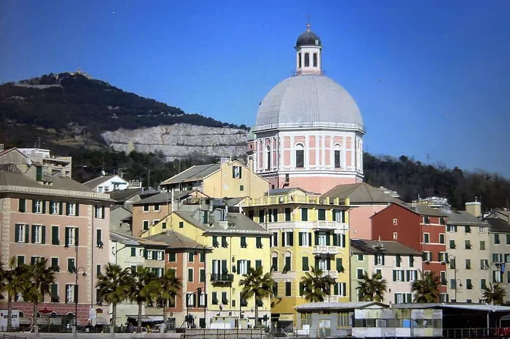 Appartamento intero, Ampio e confortevole appartamento vicino al mare in Ponente (Genova), Genoa