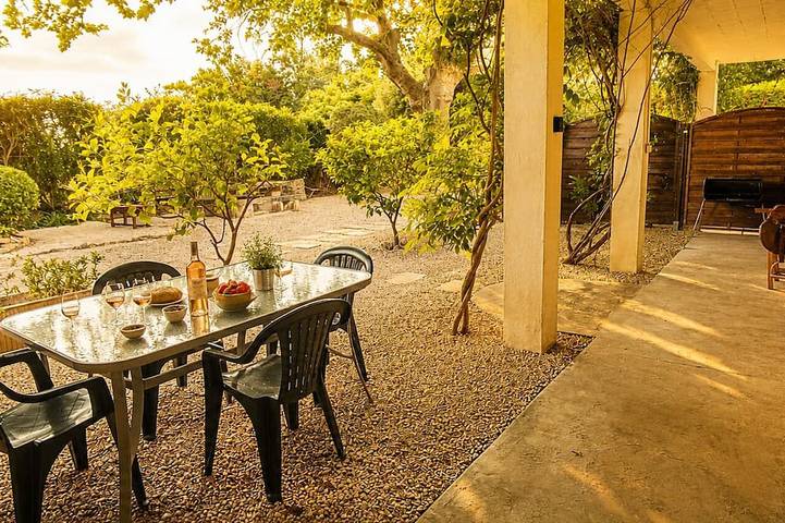 Gîte pour 5 personnes, avec Terrasse ainsi que Jardin et Piscine