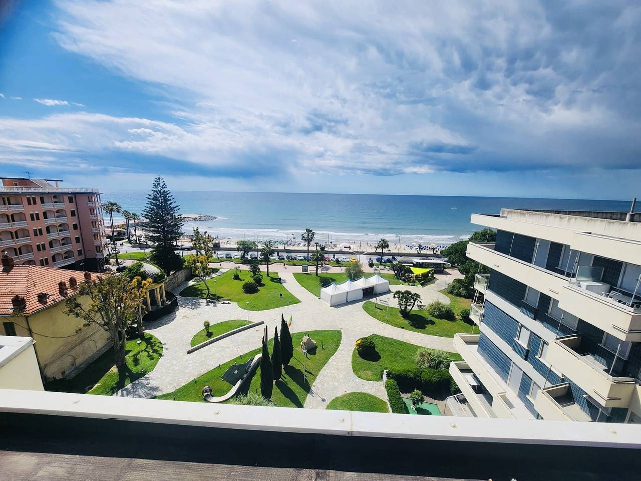 Entire apartment, Fronte mare con terrazza per Tramonti top in Andora, Riviera di Ponente