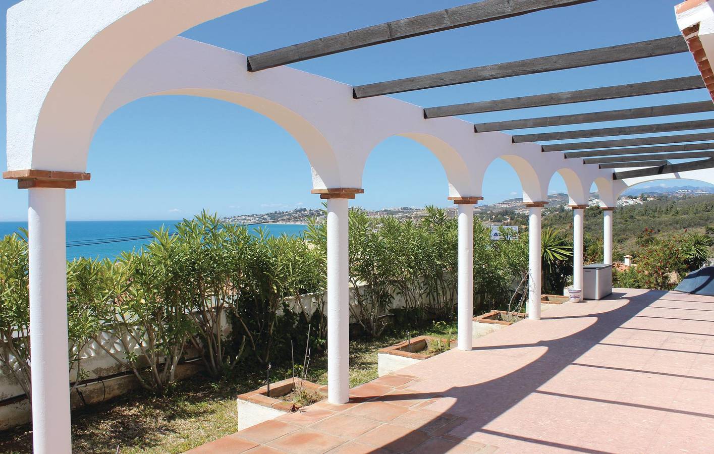 Ruim appartement met airco, terras, zwembad & wifi - 2km naar strand in Urbanizacion Fuentelegrales, Mijas