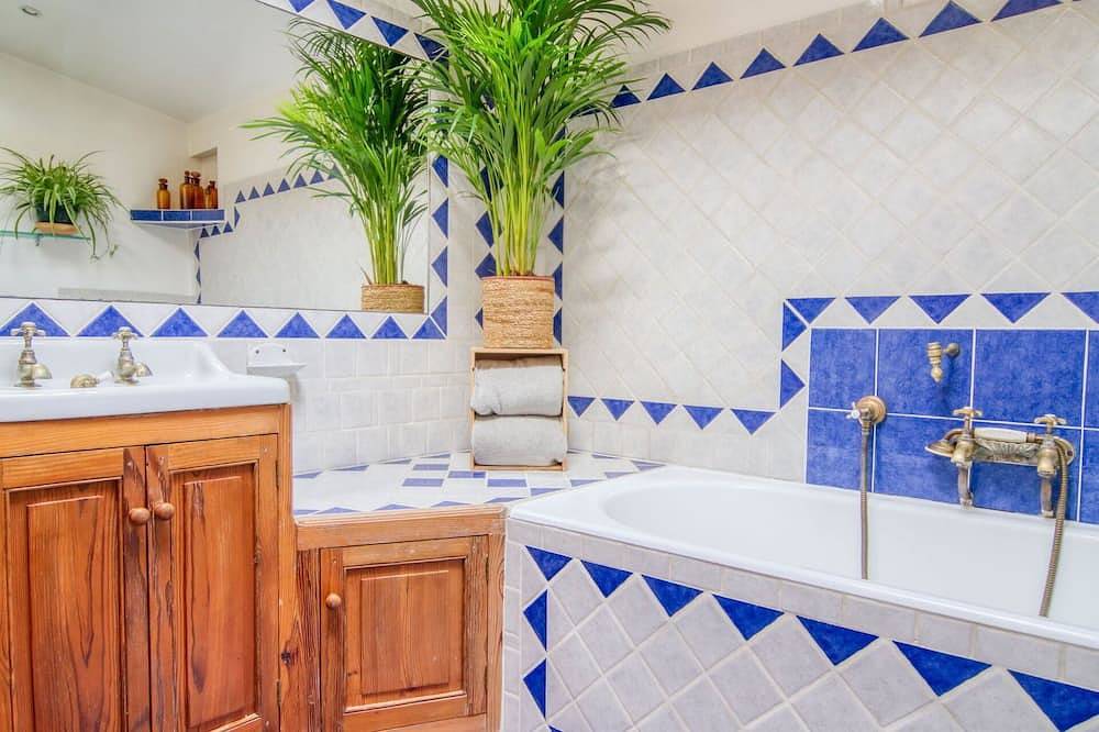 Atemberaubendes alleinstehendes Ferienhaus für 4 Personen mit privatem Pool und Tv in Ampus, Draguignan Region