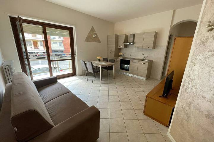 Vacation rental for 4 people, with balcony and yard, with pets in Alba
