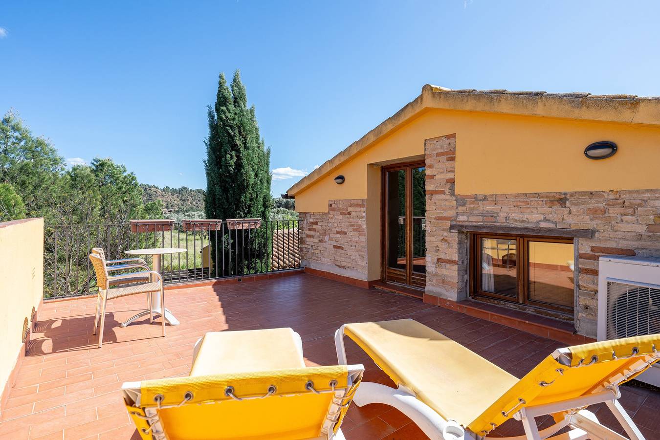 Casa de férias 'Mas De Sisco' com vista para a montanha, Wi-Fi e ar condicionado in Terres de l'Ebre, Tarragona Província