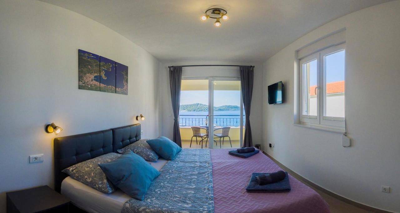 A lovely and cozy room with a breathtaking view in Ville de Vis, Vis (Dalmatia)