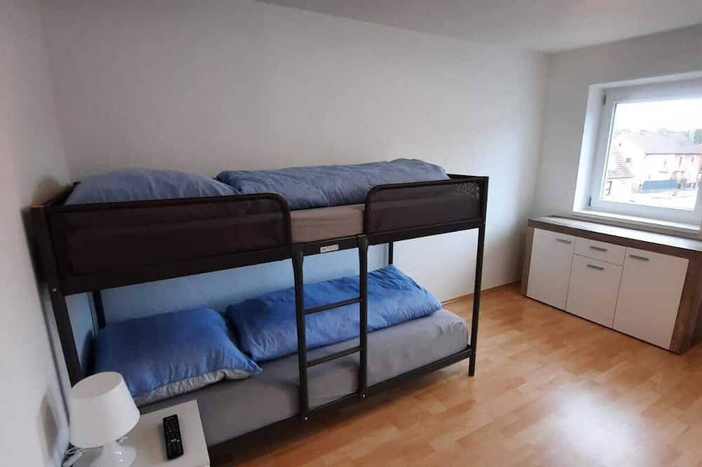 Ganze Wohnung, Neu renovierte Ferienwohnung (75 qm) für bis zu 7 Personen mit kostenfreiem Wlan  in Legoland Deutschland, Günzburg