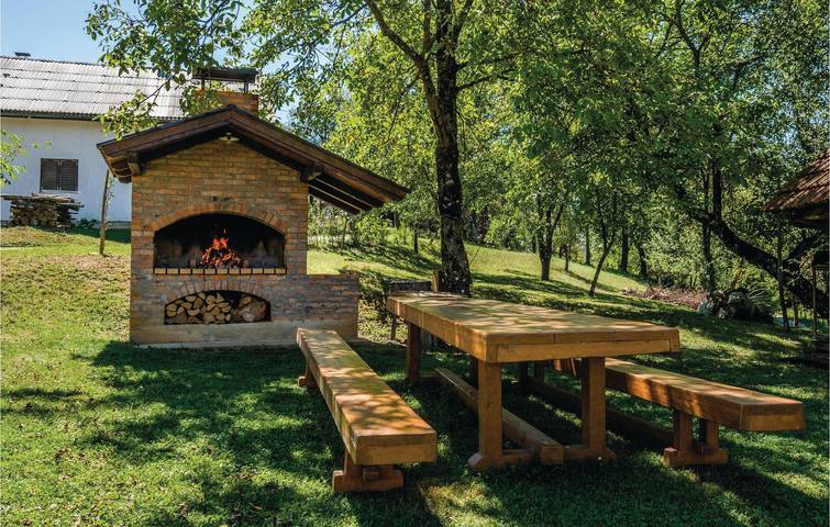 Charmante 2-Zimmer-Wohnung mit Terrasse, WLAN und Grill in der Nähe des Flusses Dobra in Ozalj, Karlovac und Umgebung
