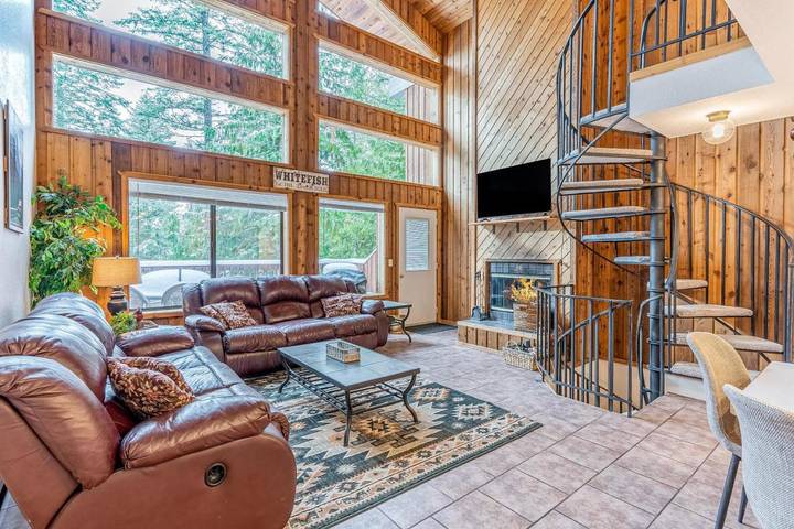 Ferienwohnung für 8 Personen, mit Whirlpool und Sauna sowie Balkon und Pool in Montana