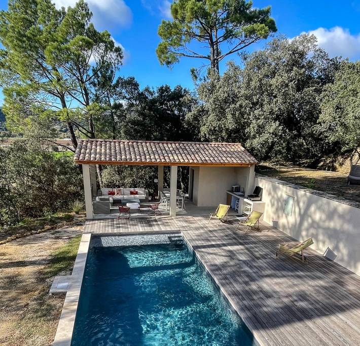 Location de vacances pour 8 personnes, avec balcon à Saint-Restitut