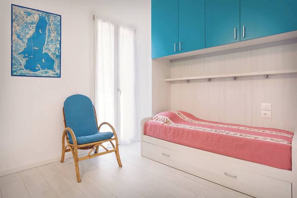 Ganze Wohnung, Villa Malù - Apt Mara Pool- und Seeblick in Torri del Benaco, Gardasee-Berge