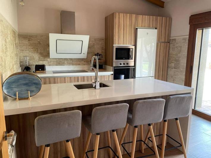 Casa de vacaciones para 15 personas, con jardín además de piscina y vistas, Se admiten mascotas en Sierra de Montánchez - 2