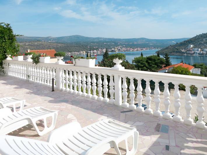 Ferienwohnung für 8 Personen, mit Terrasse in Rogoznica