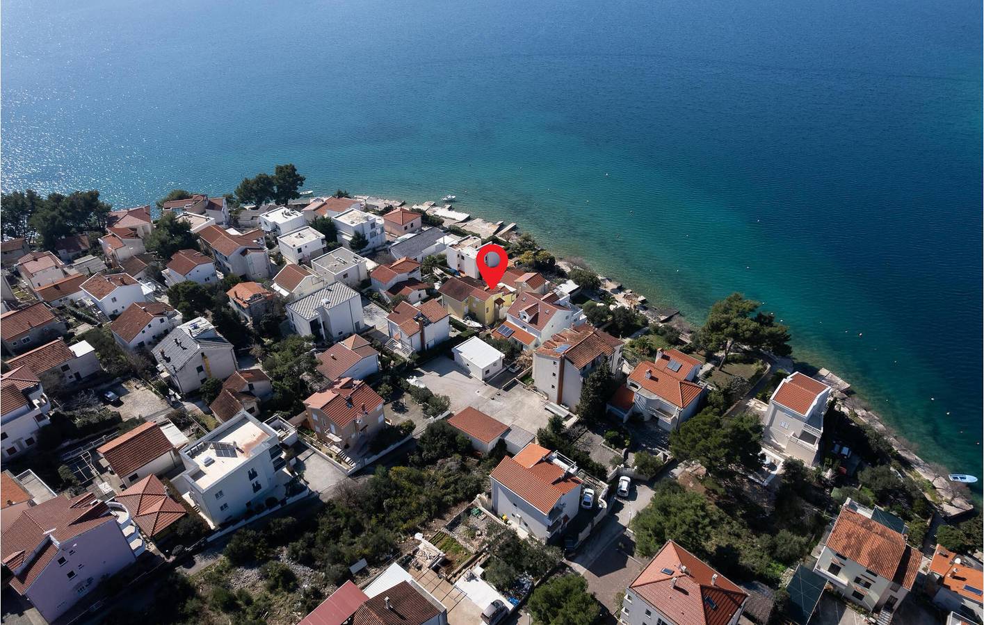 Ganze Ferienwohnung, Gemütliches Apartment mit Terrasse, WLAN, Klimaanlage und Parkplatz, 2,5 km vom Strand von Galesnica entfernt in Zaboric, Šibenik-Knin