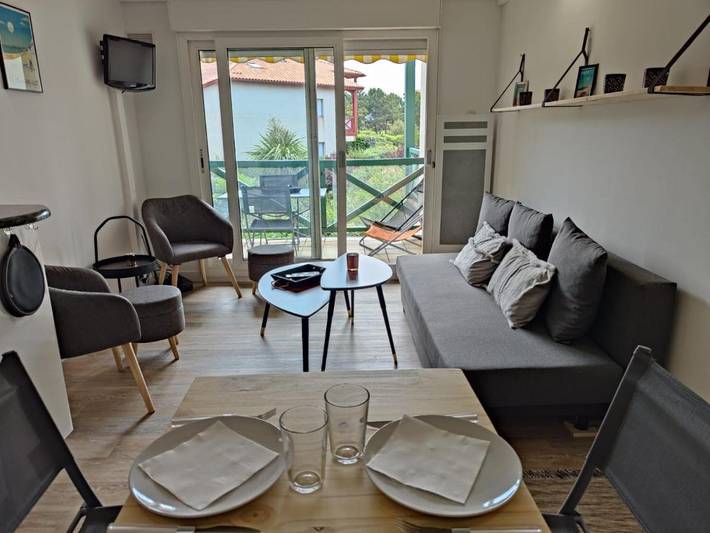 Gîte pour 5 personnes, avec Terrasse ainsi que Piscine et Vue dans Plage La Milady - 2