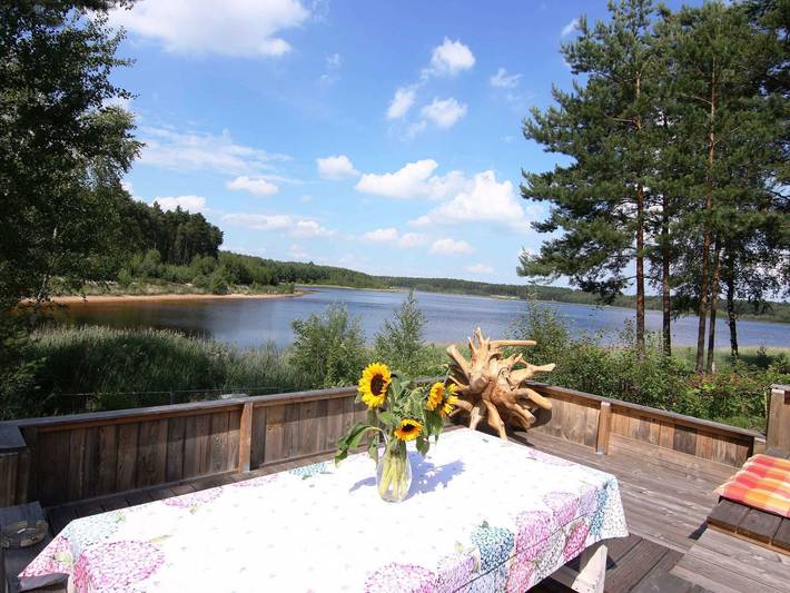 Ferienwohnung für 8 Personen, mit Terrasse und Garten sowie Seeblick und Ausblick