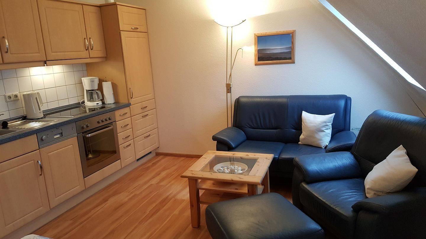 Ganze Wohnung, Komfortables Ferienapartment "Lister Tor 1" mit Balkon und Meer-Nähe in List in List (Sylt), Sylt