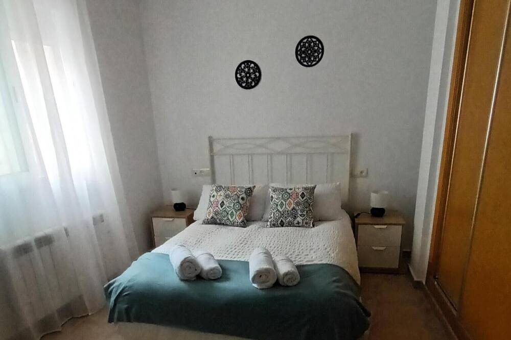 Apartamento entero, Apartamento 'Alojamiento El Pilar' con vistas a la montaña y Wi-Fi in Entorno de Sierra Nevada, Güejar Sierra