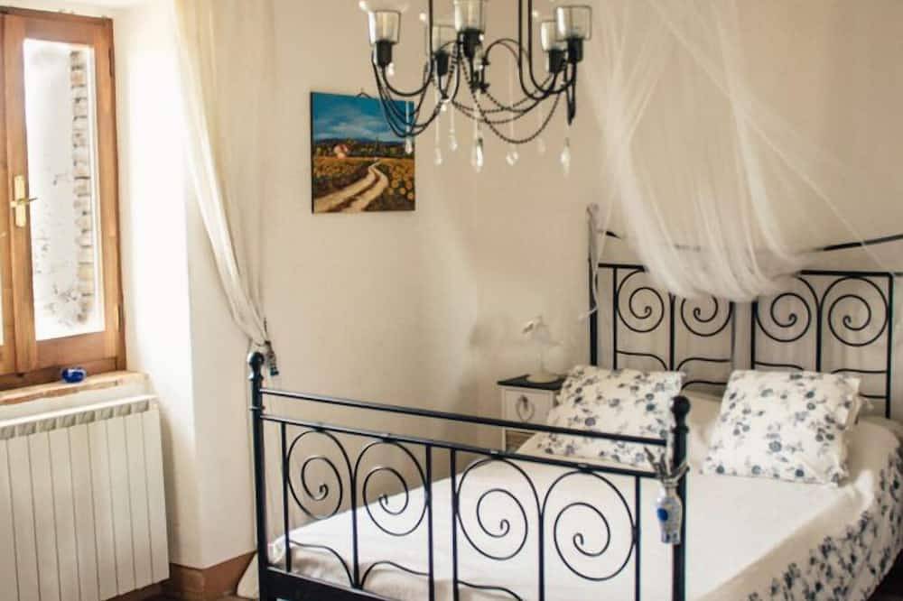 Geheel appartement, Idyllische Toscaanse-Umbrische appartementen in een villa met zwembad in Città della Pieve, Provincie Perugia