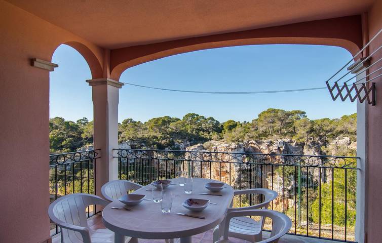 Ganze Ferienwohnung, Gemütliche Strandwohnung mit Terrasse und WiFi in Cala Pi, Llucmajor