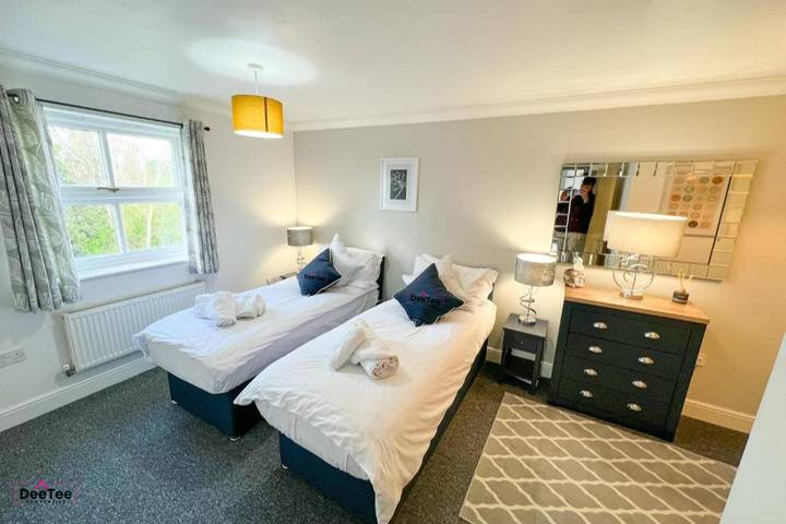 Apartment for 6 people, with balcony/terrace and hot tub in Milton Keynes