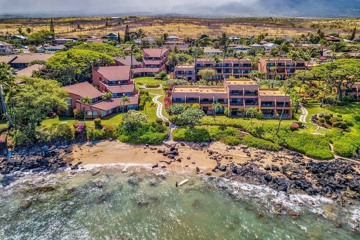 Beach rental for 2 people, with pool and yard as well as balcony on Maui