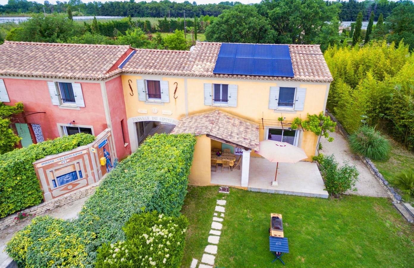 Gîte amarillo - los gîtes de Bel-Air en Luberon in Taillades, Parque natural regional del Luberon