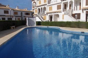 Bungalow für 5 Personen, mit Balkon und Pool sowie Garten in Torrevieja