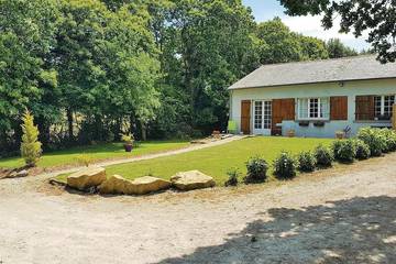 Gîte pour 4 personnes, avec jardin à Locronan