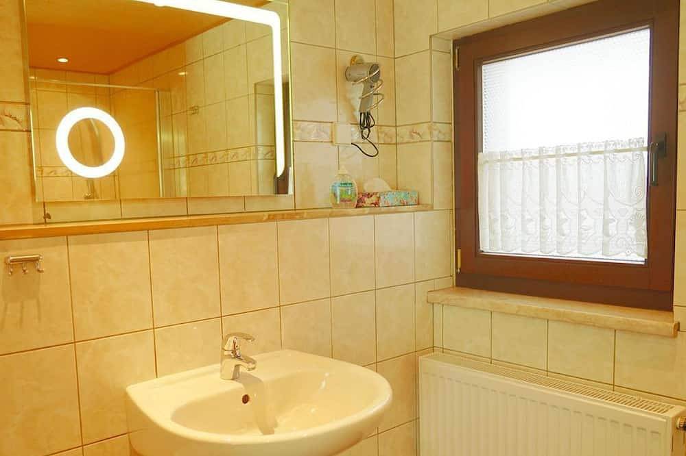 Doppelzimmer, Dusche, Wc - Pension Nr. 13 in Pirna, Elbsandsteingebirge