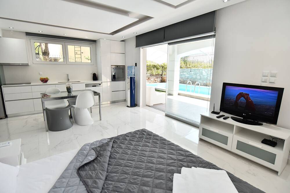 Ganze Wohnung, Alpha Delta Pool Suite in Palaio Tsifliki, Kavala Region
