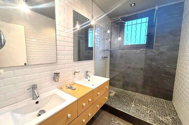 Apartamento entero, Near golf Aix en Provence Bright Loft apartment Nice amenities in Éguilles, Costa mediterránea (Francia)